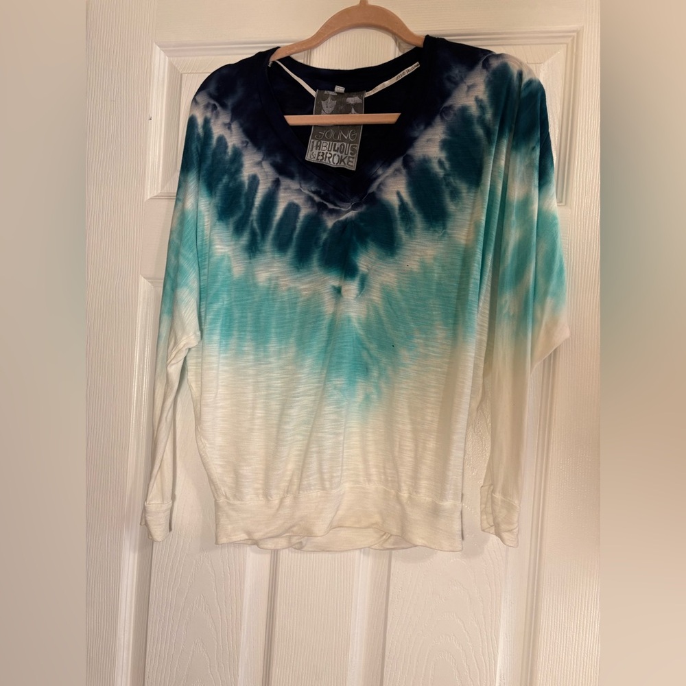 Young Fabulous & Broke Navy and White V-Neck Top